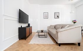 Downtown Apt - Parking, Piotrkowska St Nearby - by Rentujemy